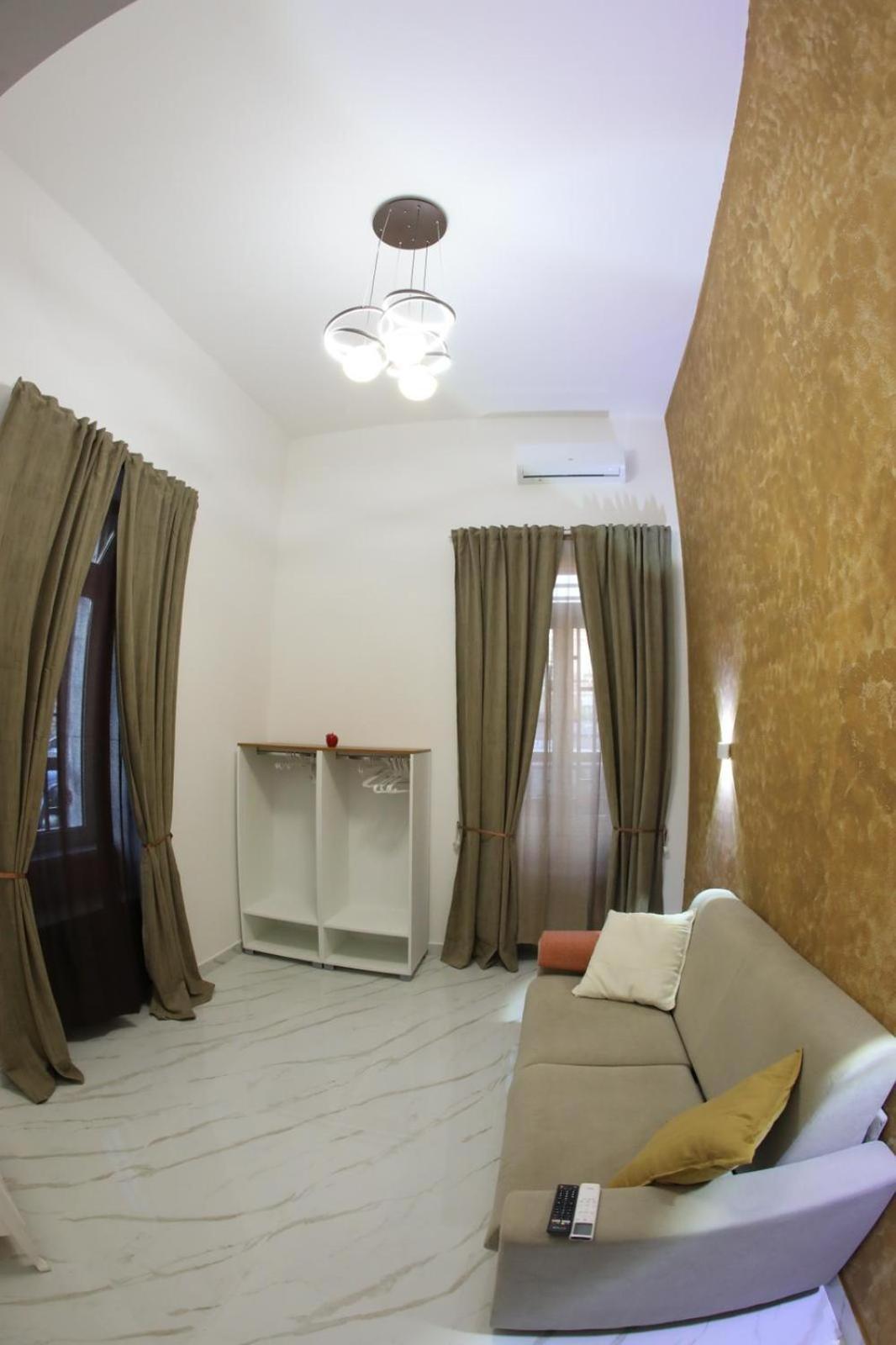 Frontemare Guest house *